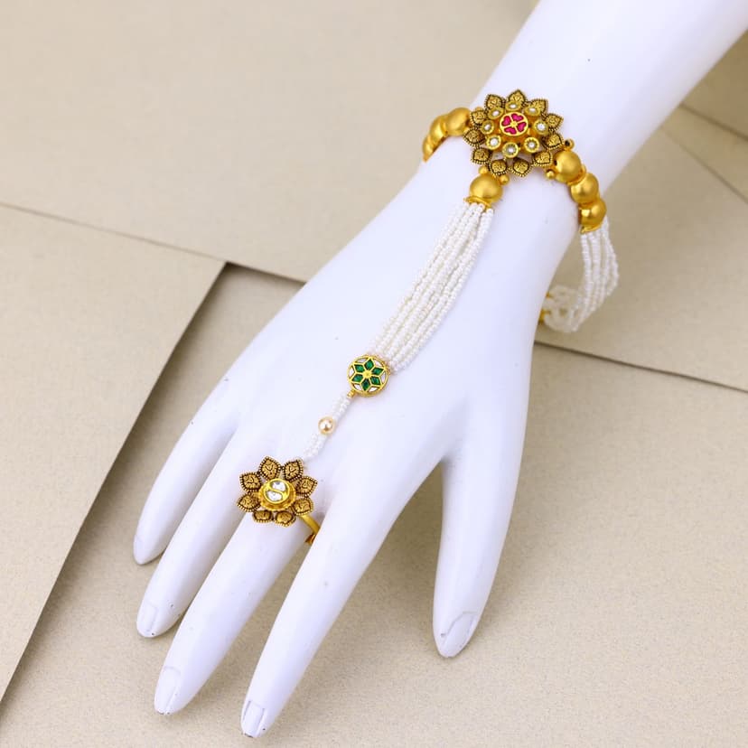 Aarunya Antique Hath Pan 22KT