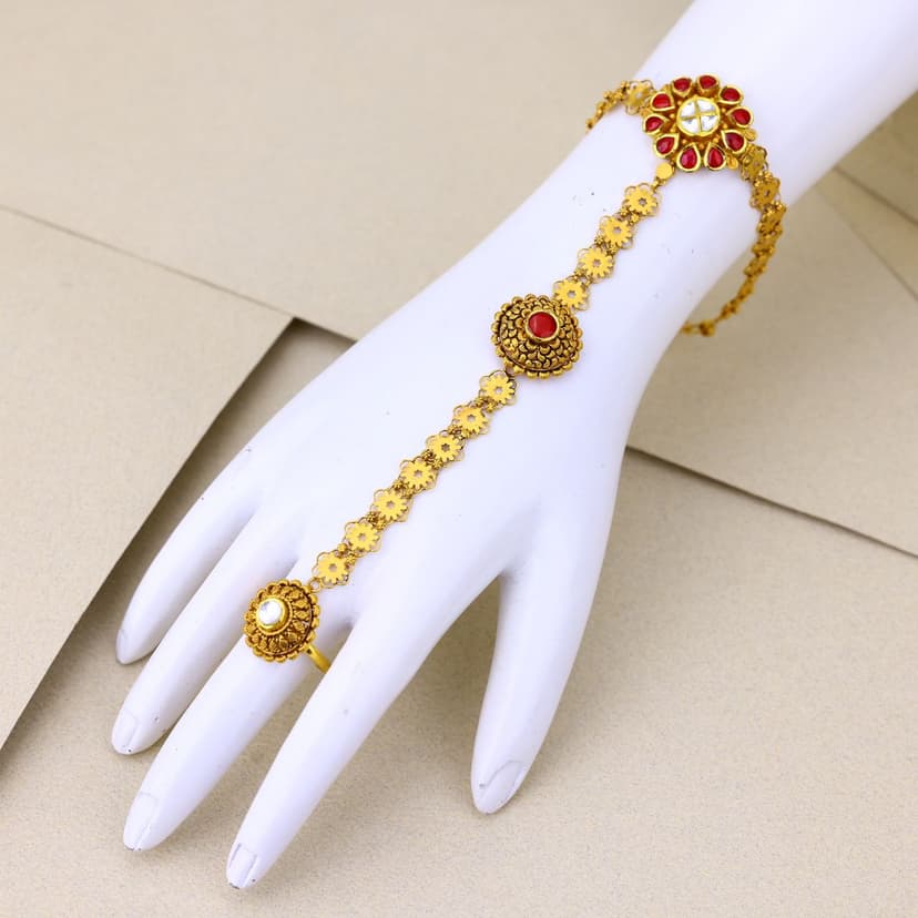 Rajvrita Radiance Hath Pan 22KT