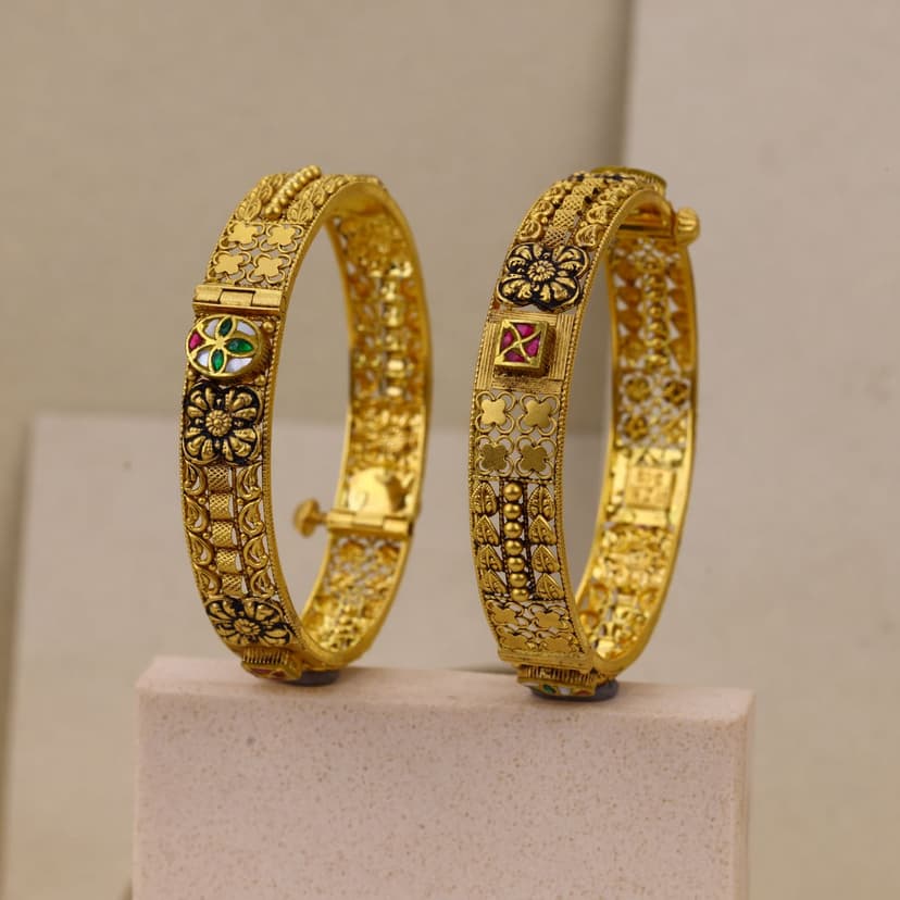 Kesar-Vaari Clovercrest Antique Bangles 22KT