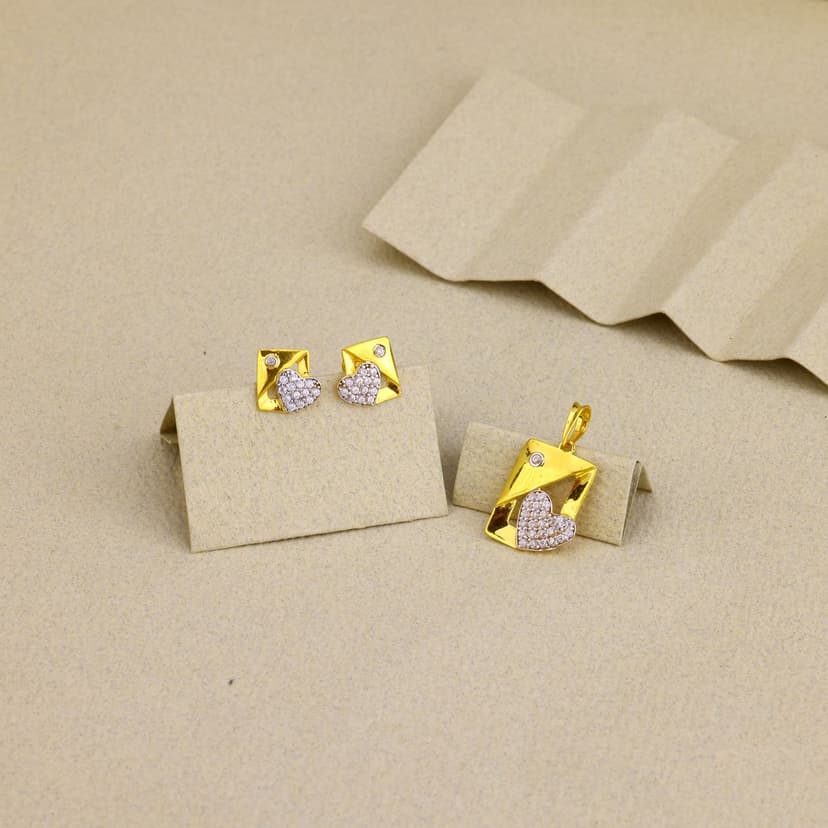 Amora Prism Pendent Set 22KT