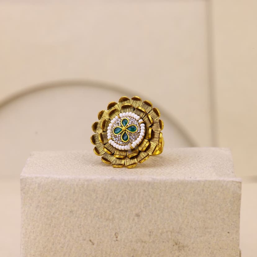 Suvarṇa Pushp Maṇdala Kundan Antique Ring 22KT