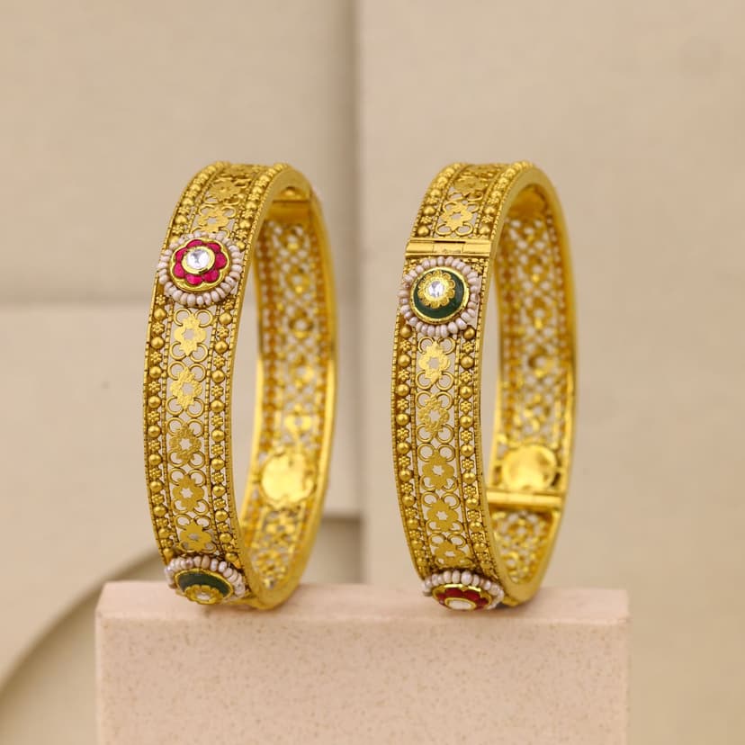 Svarakanti Pushpika Vritta Antique Bangles 22KT