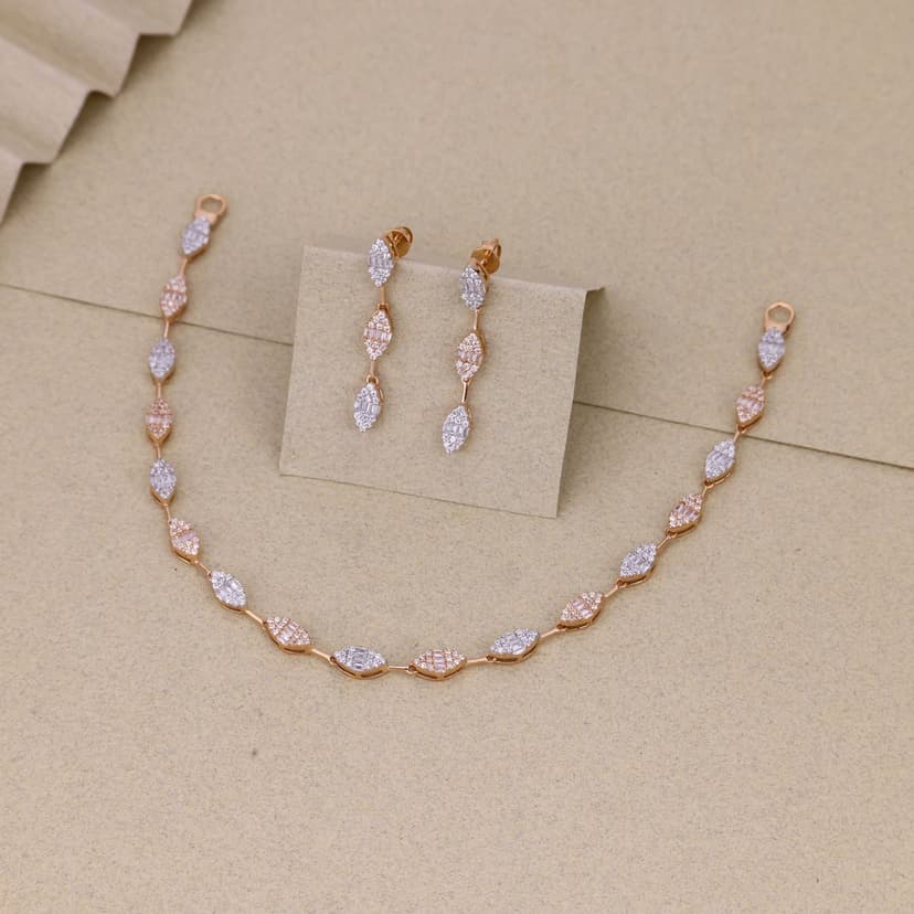 Lunévia Marquise Whisper Necklace 18KT