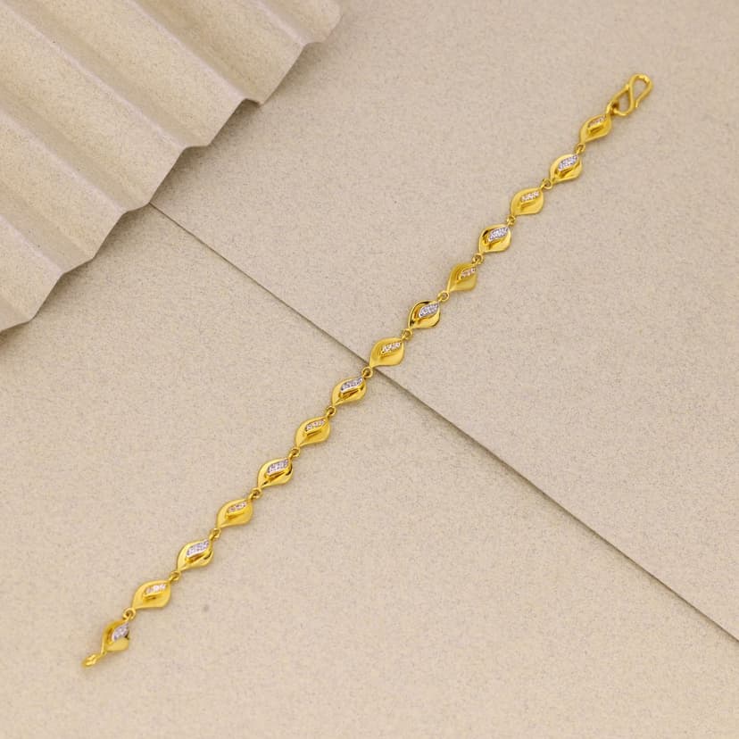 Svarniva Leafline Whisper Bracelet 22KT