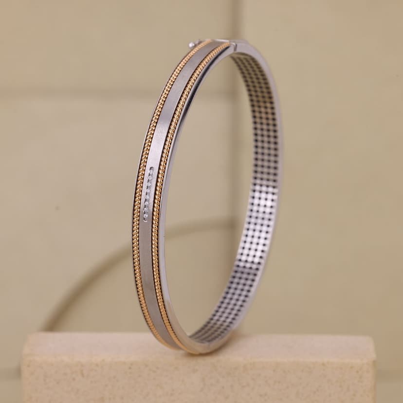 Trevique Kada 18KT