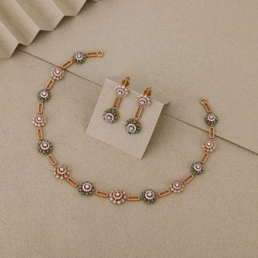 Madelviane Pearlpetal Necklace 18KT