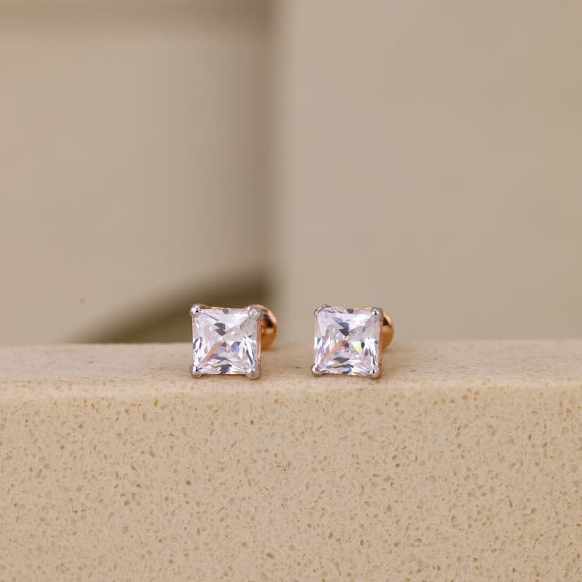 Dorelvia Studs 18KT