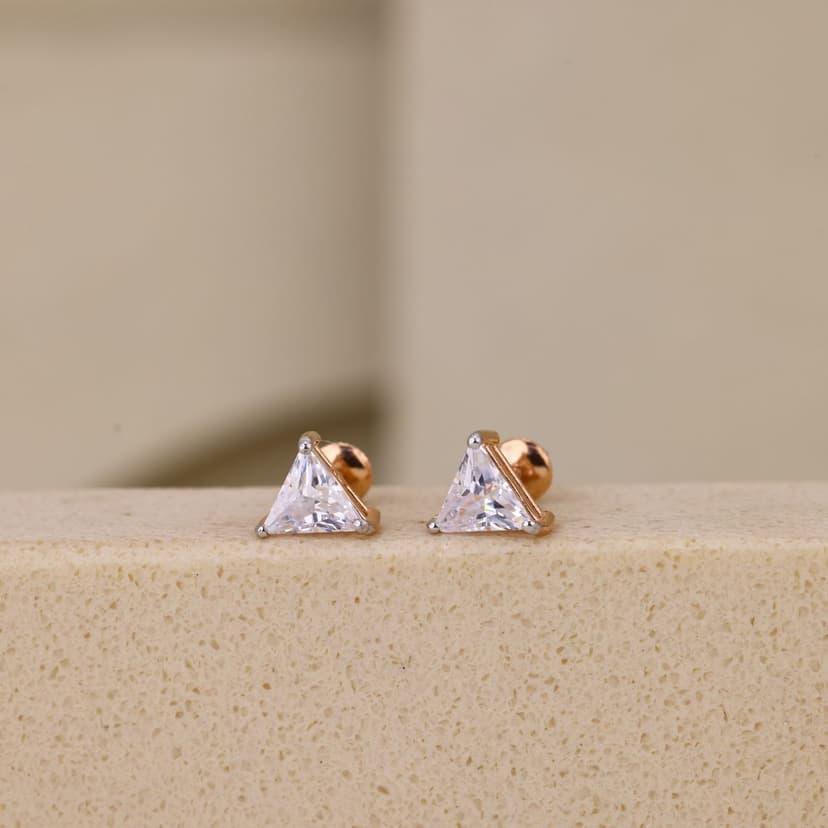 Saderique Studs 18KT