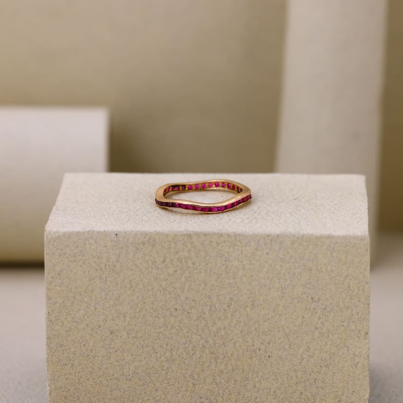 Velorisse Crimson Wave Ring 18KT
