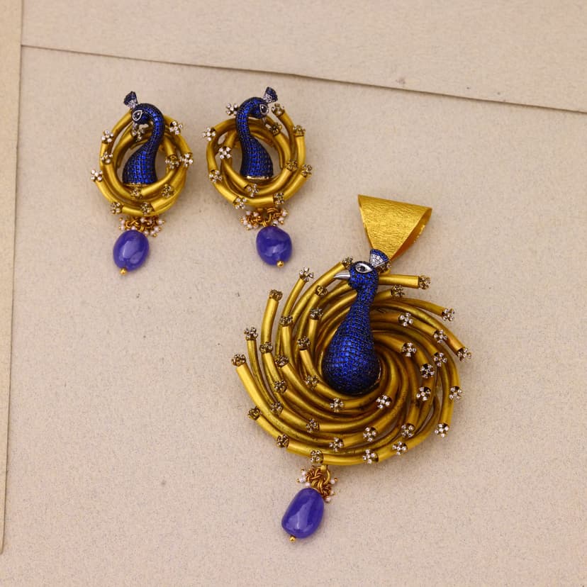 Neelavarta Mayur Antique Pendant Set 22KT