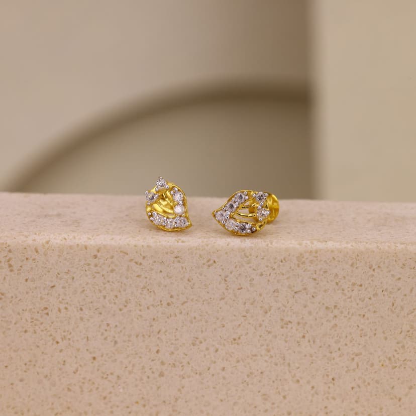 Elvaria Leaf Glow Earrings 18KT