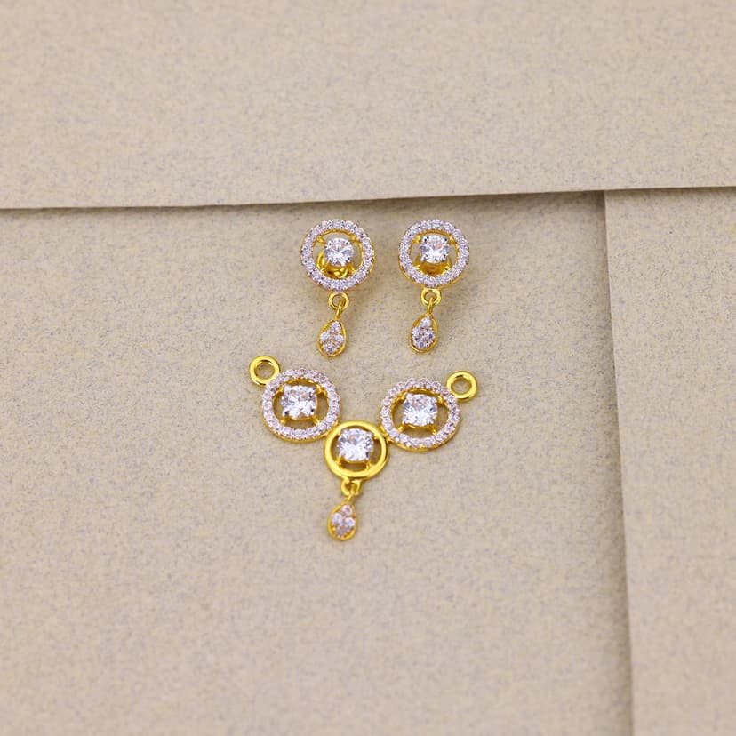 Zoryntha Triora Glow MS Pendant Set 22KT