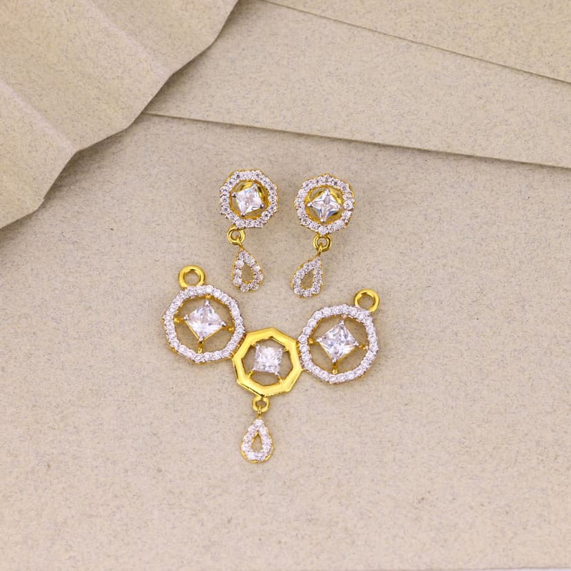 Trivexa Radiant Prism MS Pendant Set 22KT