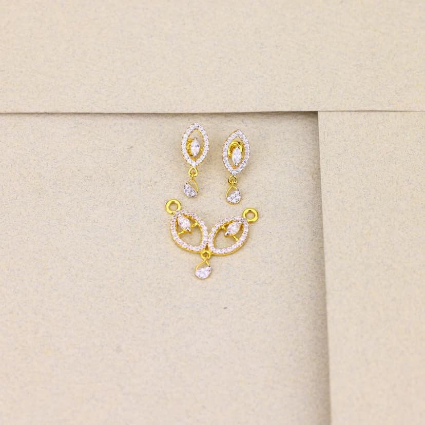 Maheera Twin Marquise Halo MS Pendant Set 22KT