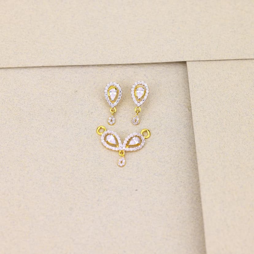 Trivena Grace Halo MS Pendant Set 22KT