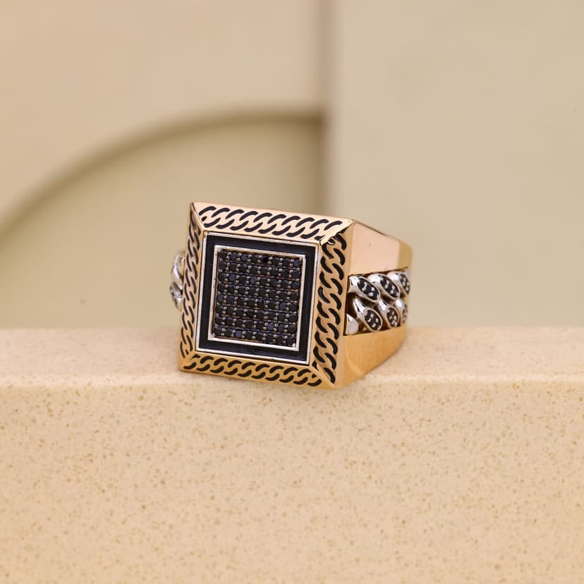 Xyronyx Noir Crest Geometric Gents Ring 18KT
