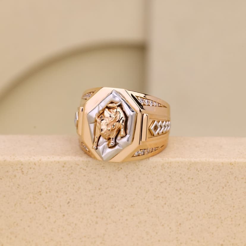 Varkion Bull Crest Signet Gents Ring 18KT