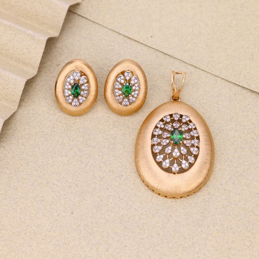 Emerald Aurelia Bloom Pendant Set 18KT