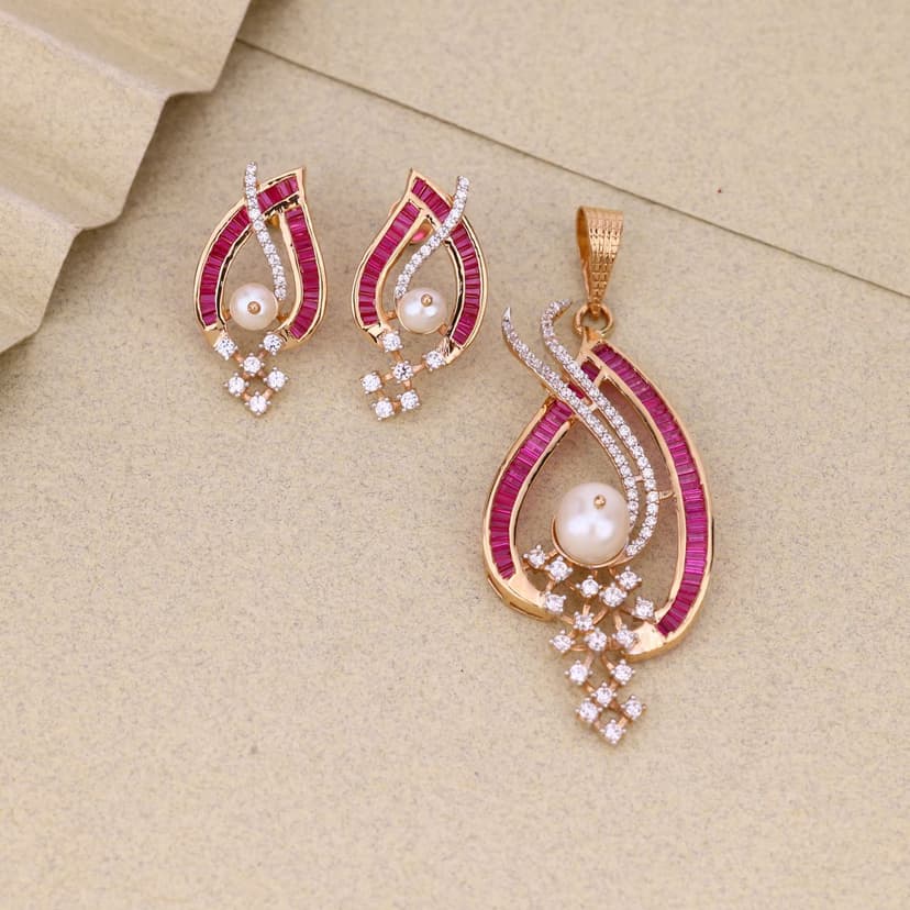 Crimson Pearl Élan Pendant Set 18KT