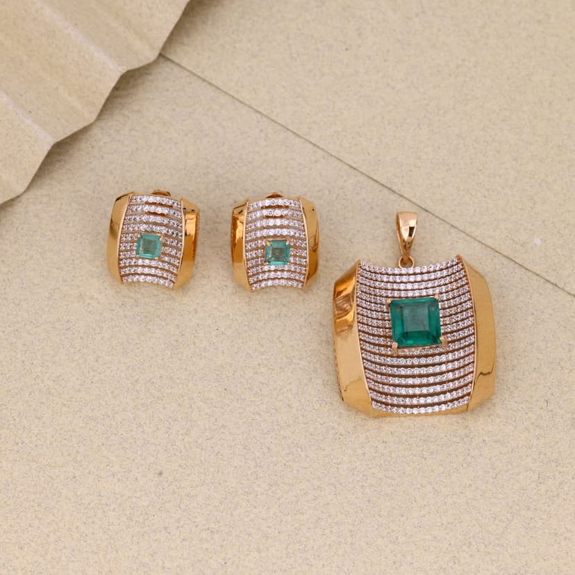 Aurelia Emerald Curve Pendant Set 18KT