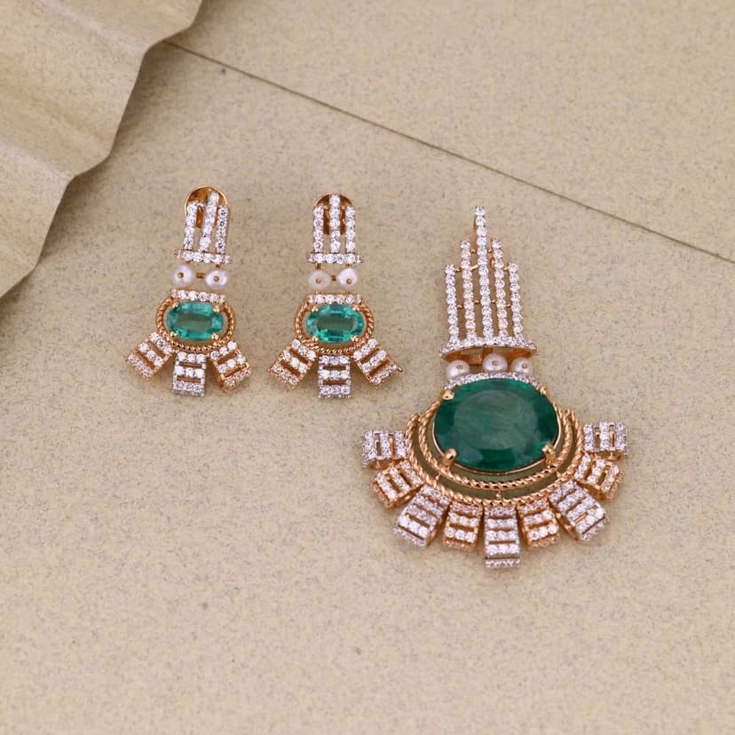 Zenvira Emerald Radiance Pendant Set 18KT