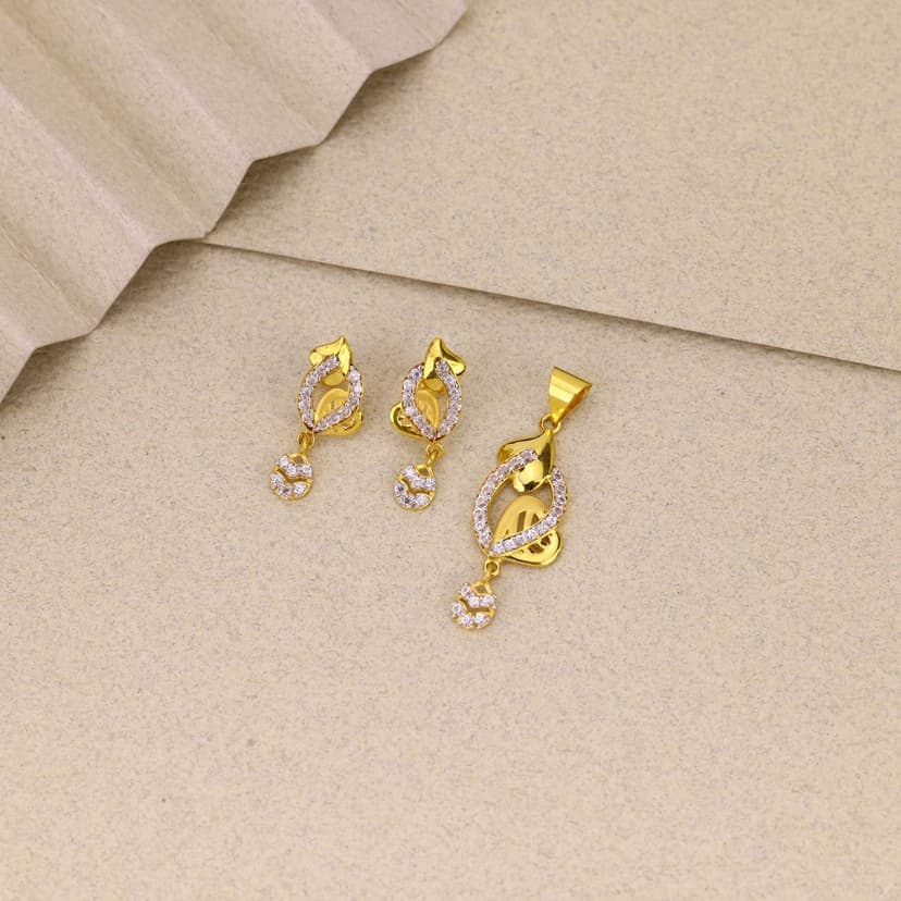 Aurelia Leaf Whisper Pendant Set 18KT
