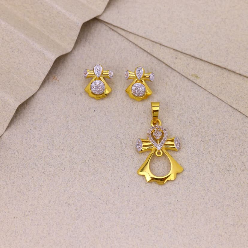 Veloria Regal Bloom Pendant Set 18KT