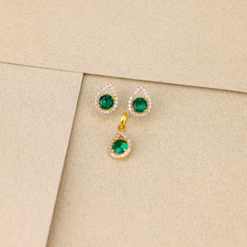 Emerelle Dewdrop Halo Pendant Set 18KT