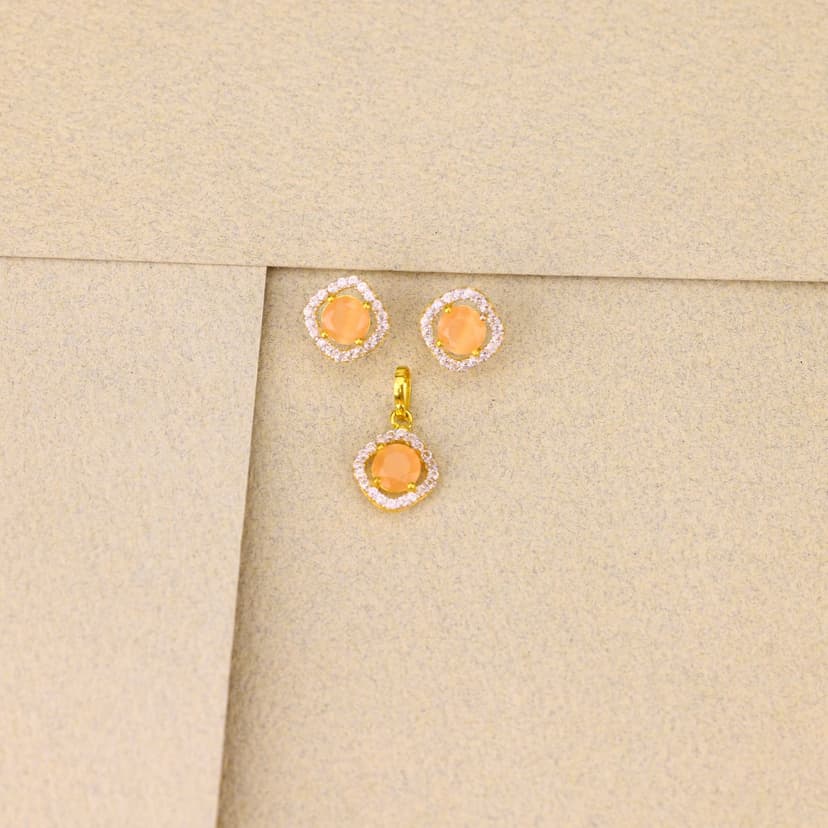 Sunara Bloom Pendant Set 18KT