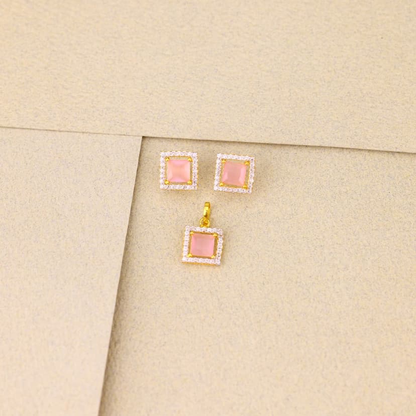 Blushora Halo Pendant Set 18KT