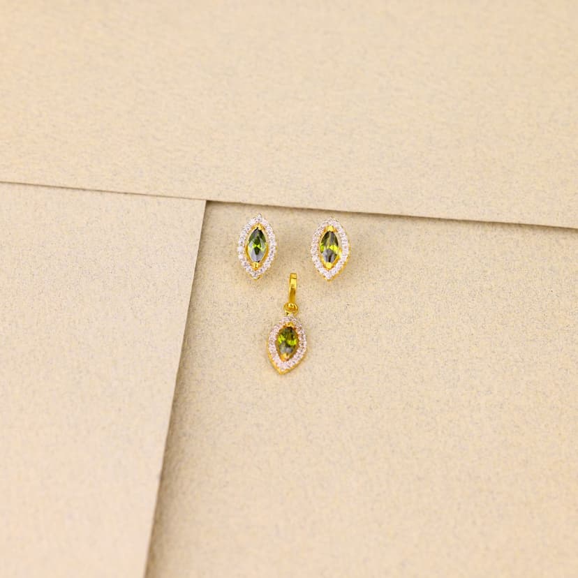 Verdelle Marquise Glow Pendant Set 18KT