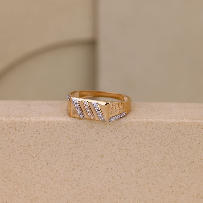 Stravon Diagonal Crest Ring 18KT