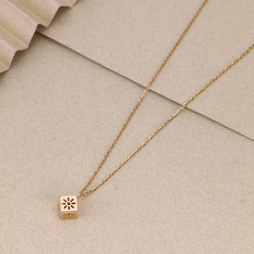 Rosévia Petaline Cube Chain 18KT