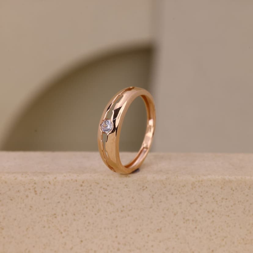 Valerique Solitaire Ring 18KT