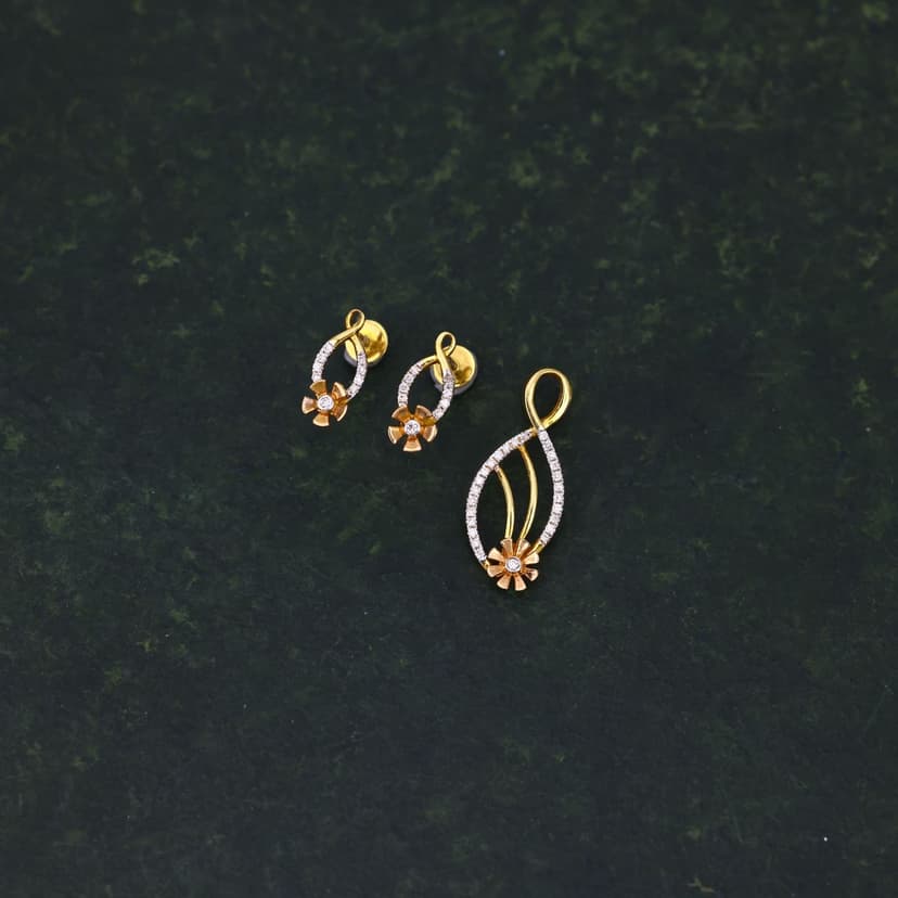 Aevorixyn Real Diamond Pendant Set 18KT