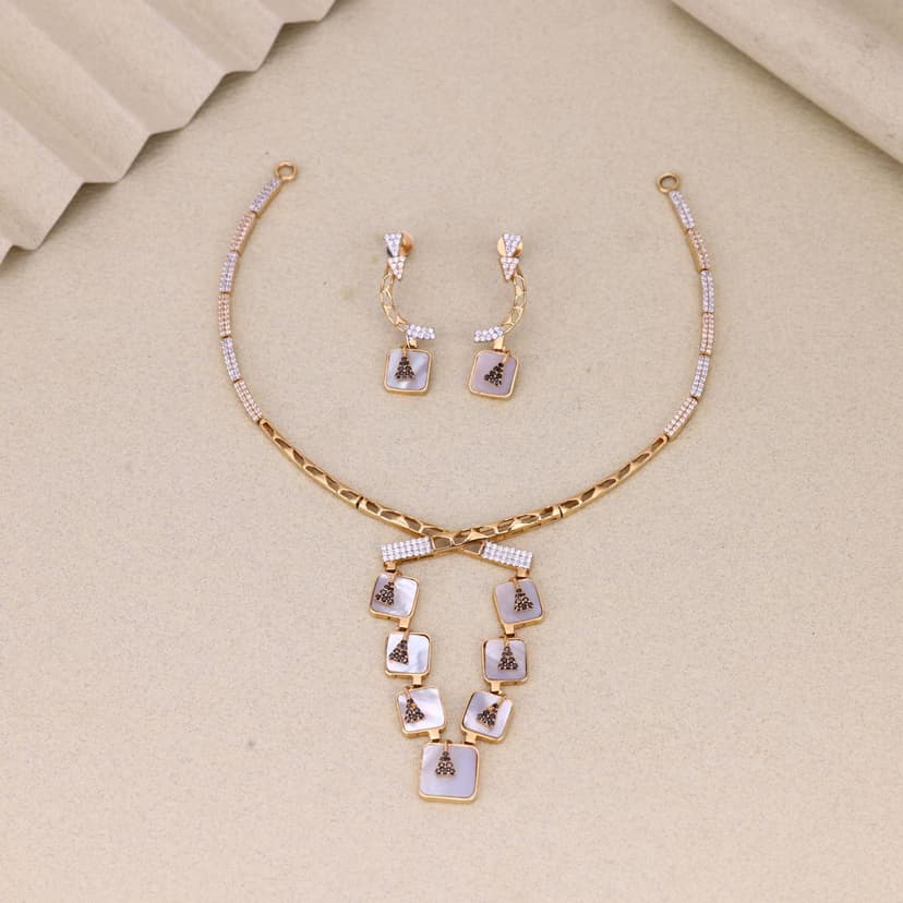 Nyxéloria Necklace 18KT