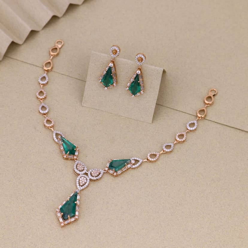 Nyvara Necklace 18KT