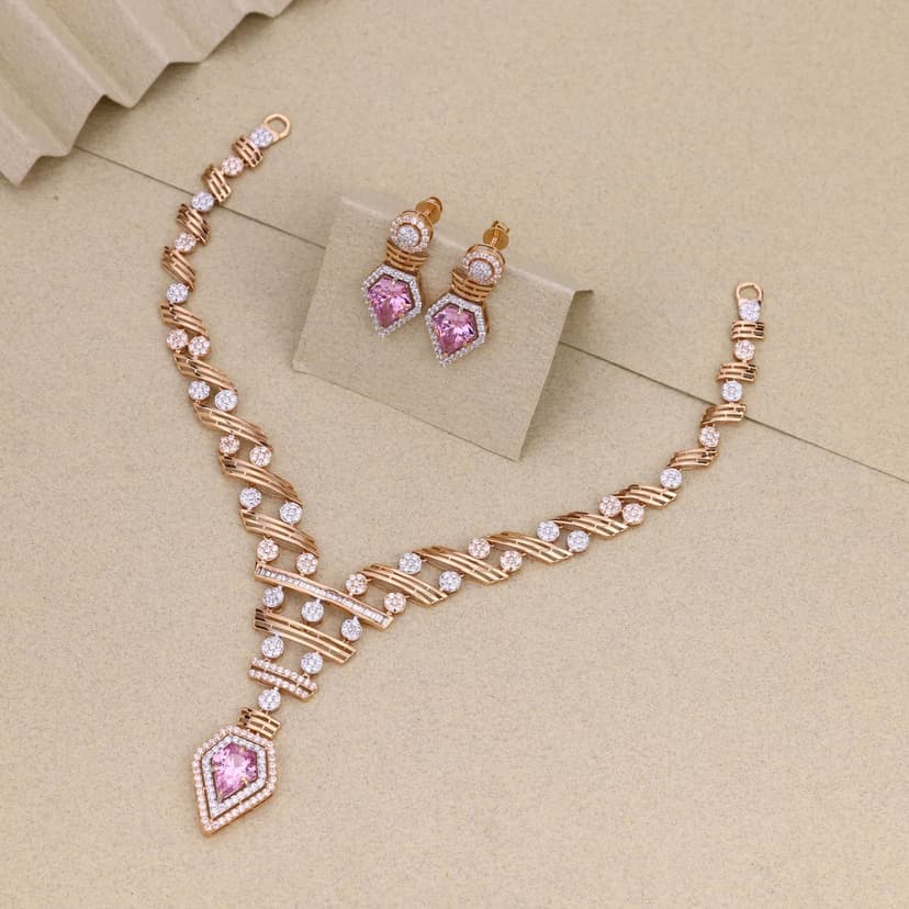 Zorina Necklace 18KT