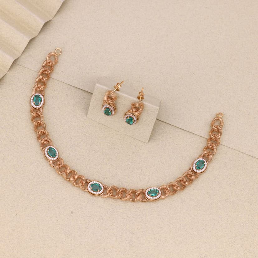 Veltria Necklace 18KT