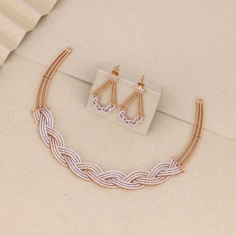Norvellea Necklace 18KT