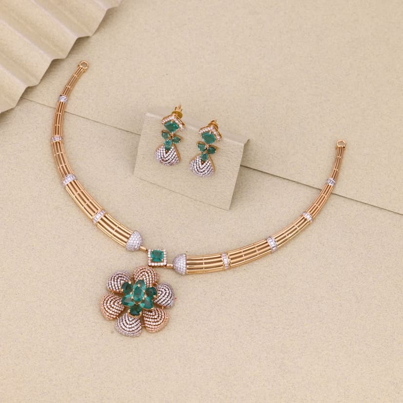 Avensia Necklace 18KT