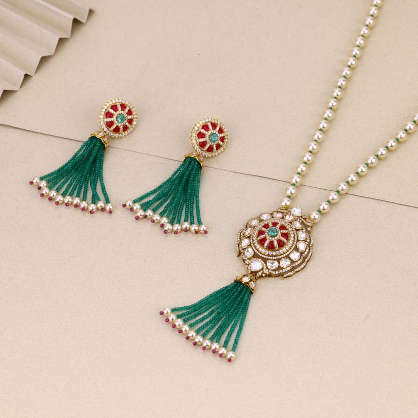 Velunara Victorian Necklace 18KT
