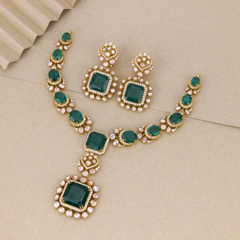 Zevarique Necklace 18KT