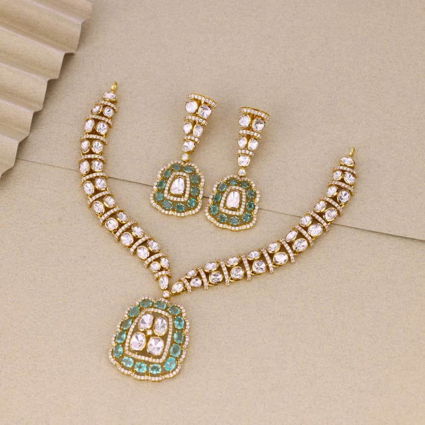 Avensyra Necklace 18KT