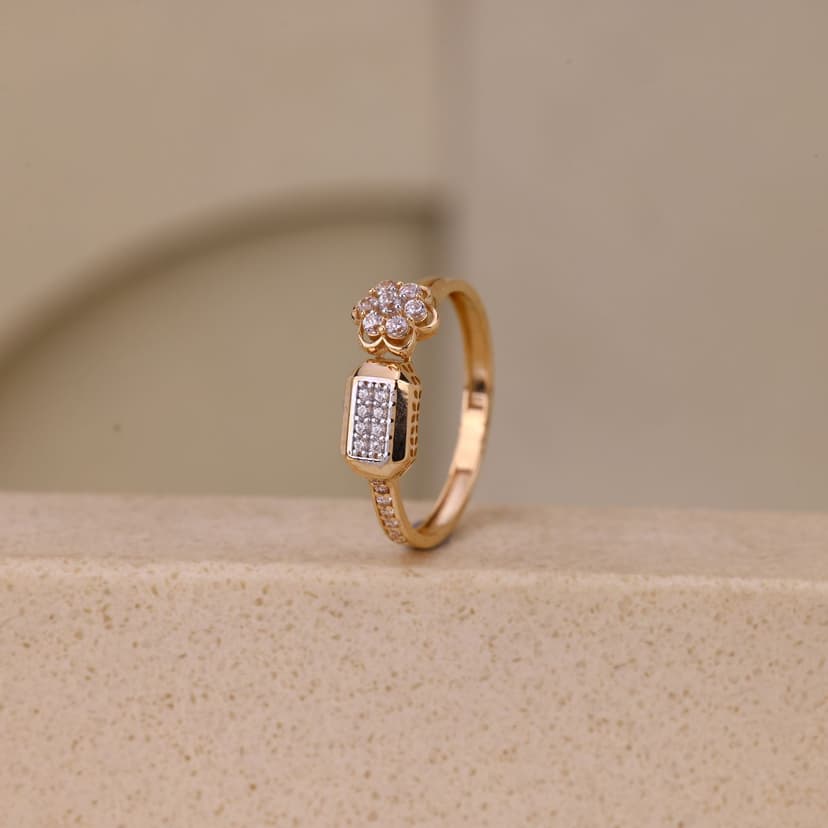 Norevella Bloom Ring 18KT