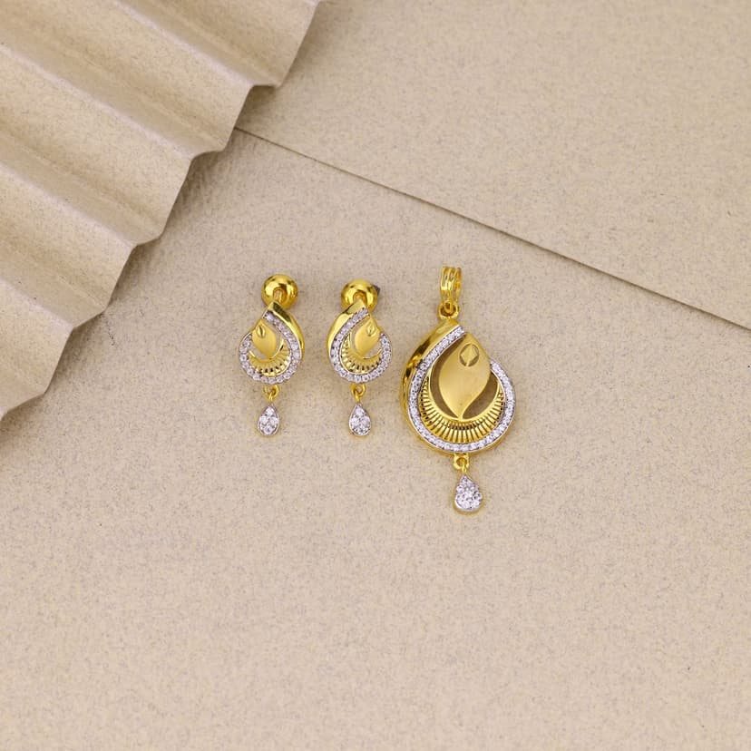 Corenthia Pendant Set 9KT