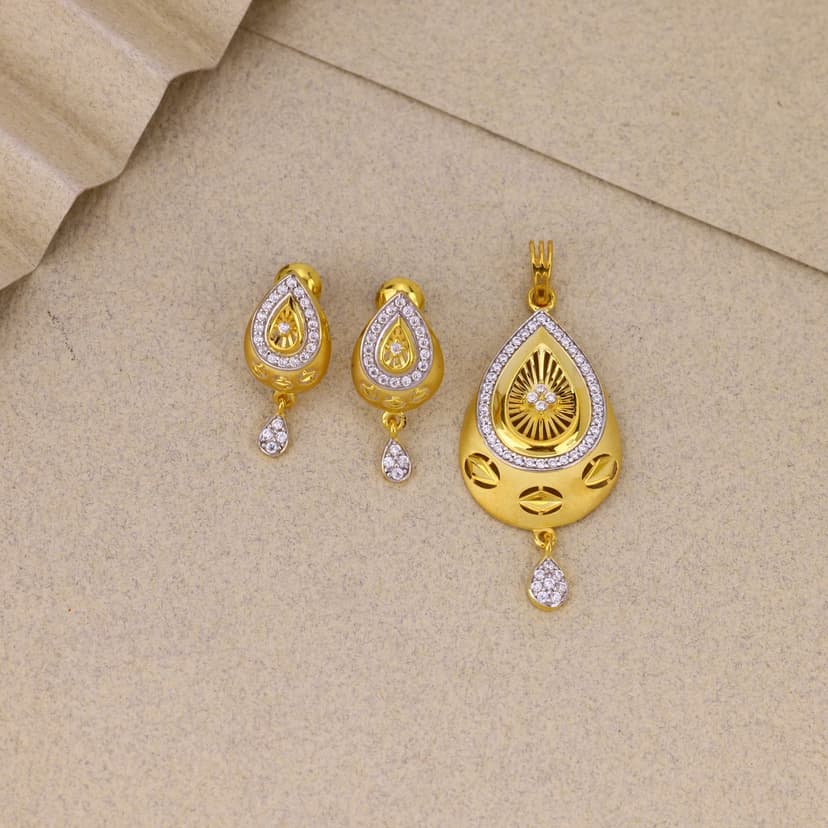 Soravellea Pendant Set 9KT