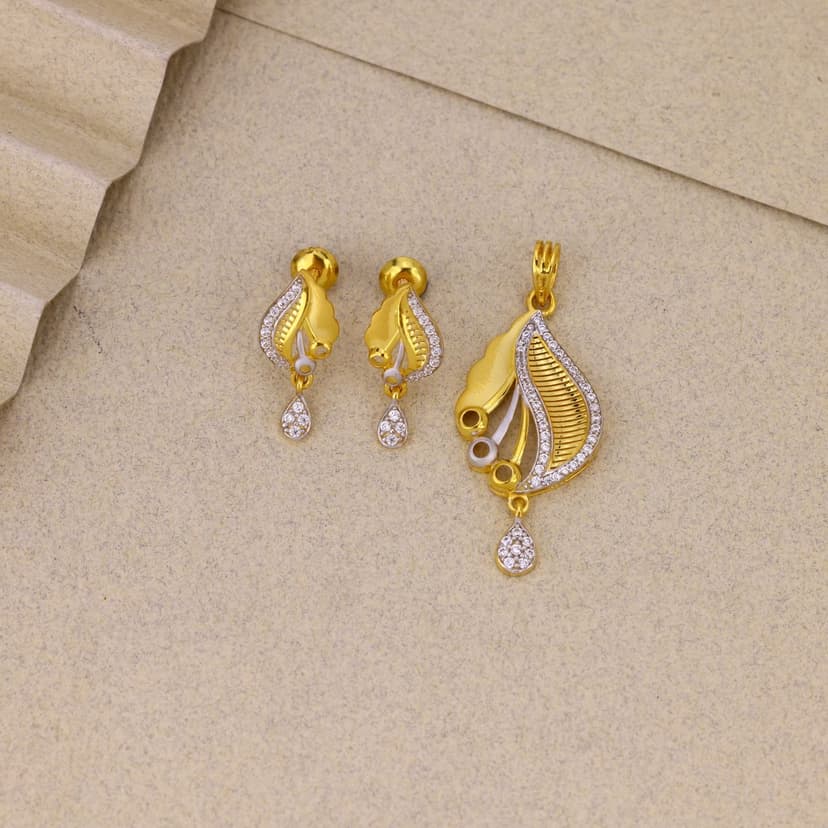 Cyrenthia Pendant Set 9KT