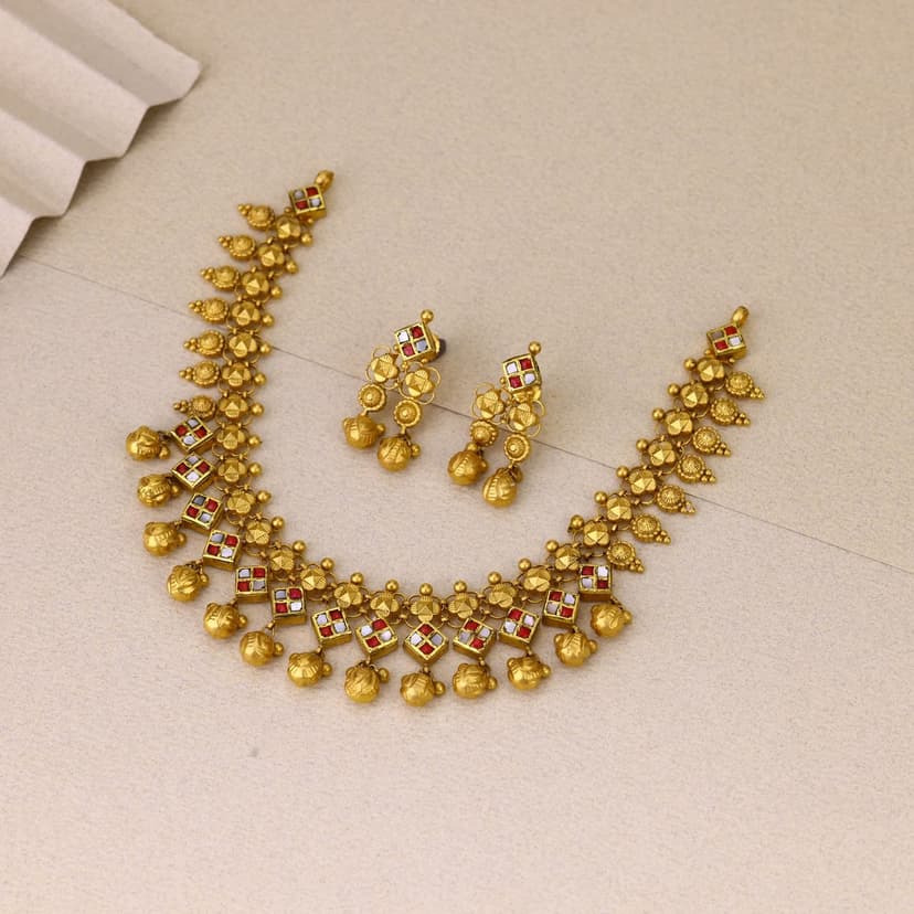 Hemvanshi Antique Necklace 22KT