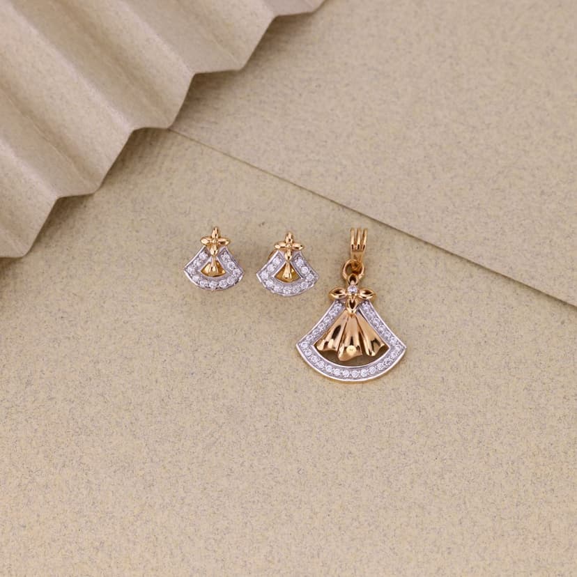 Lysenne Petal Fan Pendant Set 18KT